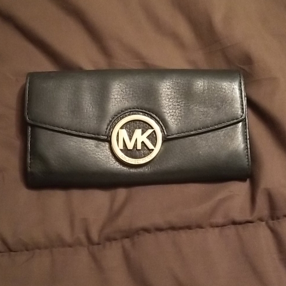 Michael Kors Handbags - Michael Kors wallet (R)